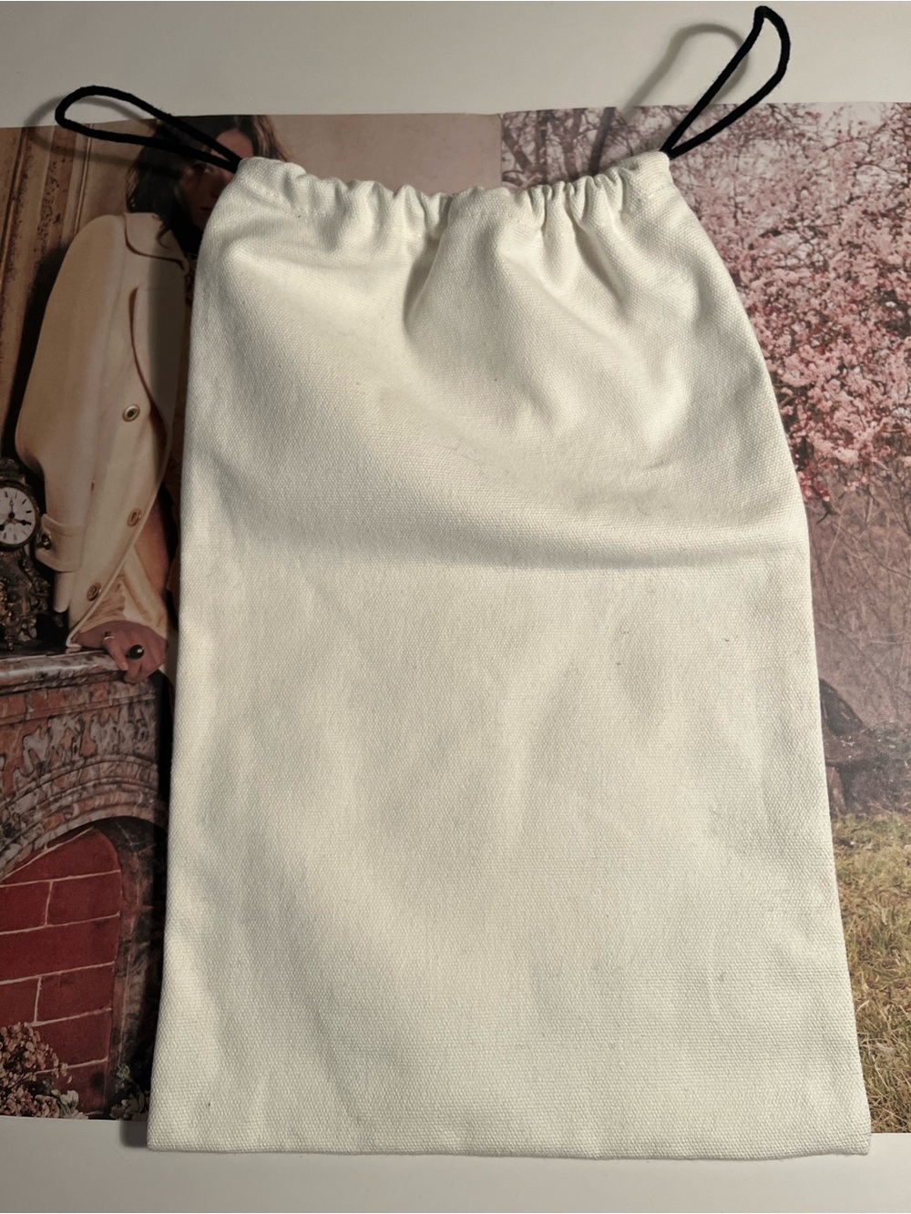 Alaïa Paris Cream Drawstring Dust Bag 🎩 - Picture 4 of 5